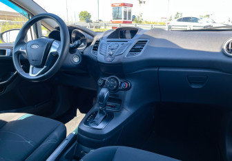 Подержанный автомобиль Ford Fiesta Hatchback 2016 года (9 фото)