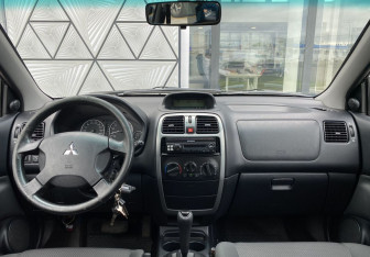 Подержанный автомобиль Mitsubishi Space Star Compactvan 2004 года (11 фото)