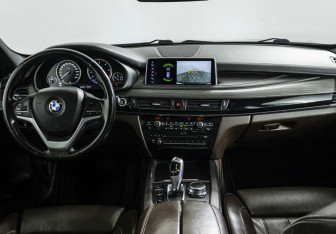 Подержанный автомобиль BMW X5 2016 года (13 фото)