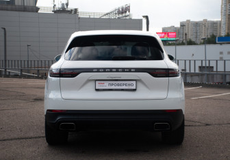 Подержанный автомобиль Porsche Cayenne 2019 года (6 фото)