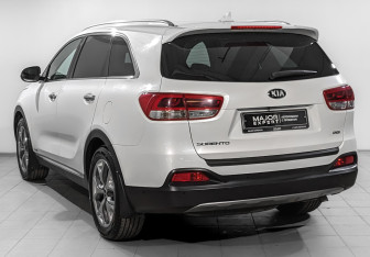 Подержанный автомобиль Kia Sorento 2017 года (7 фото)