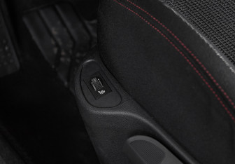 Подержанный автомобиль Peugeot 308 Hatchback 2011 года (9 фото)