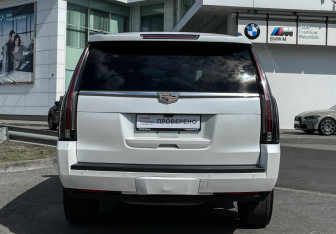 Подержанный автомобиль Cadillac Escalade Suv 2018 года (6 фото)