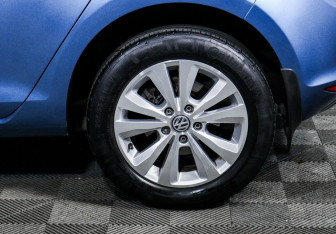 Подержанный автомобиль Volkswagen Golf Hatchback 2013 года (6 фото)