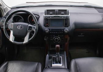 Подержанный автомобиль Toyota Land Cruiser Prado 2014 года (13 фото)