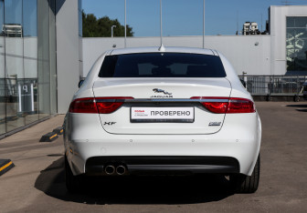 Подержанный автомобиль Jaguar XF Sedan 2018 года (6 фото)