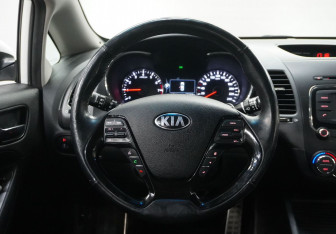 Подержанный автомобиль Kia Cerato Sedan 2018 года (10 фото)