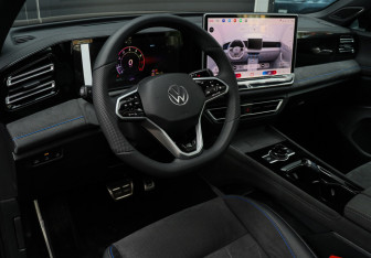 Подержанный автомобиль Volkswagen Tiguan 2025 года (16 фото)