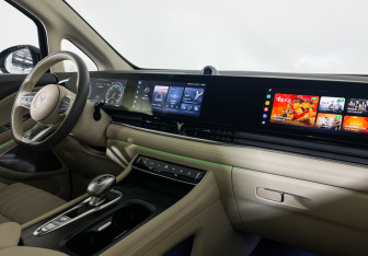 Подержанный автомобиль Voyah Dream 2022 года (9 фото)