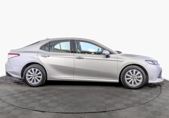 Подержанный автомобиль Toyota Camry Sedan 2019 года (4 фото)