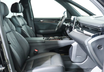 Подержанный автомобиль Zeekr 009 2023 года (15 фото)