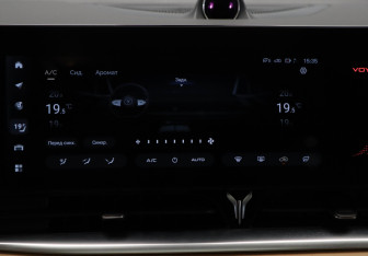 Подержанный автомобиль Voyah Dream 2023 года (18 фото)