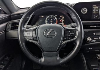 Подержанный автомобиль Lexus ES 2021 года (22 фото)