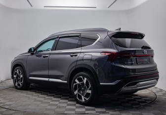 Подержанный автомобиль Hyundai Santa Fe 2023 года (7 фото)