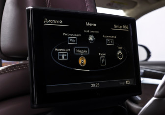 Подержанный автомобиль Audi A8 2016 года (12 фото)