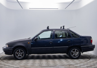 Подержанный автомобиль Daewoo Nexia Sedan 2008 года (8 фото)