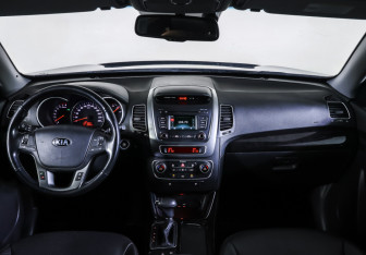Подержанный автомобиль Kia Sorento 2016 года (17 фото)