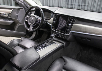 Подержанный автомобиль Volvo S90 2021 года (11 фото)