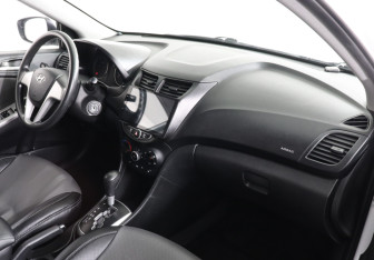 Подержанный автомобиль Hyundai Solaris Sedan 2013 года (10 фото)