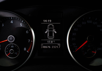 Подержанный автомобиль Volkswagen Golf Hatchback 2012 года (14 фото)