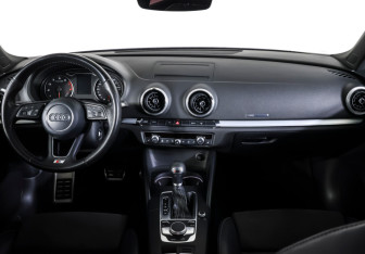Подержанный автомобиль Audi A3 Sedan 2016 года (12 фото)