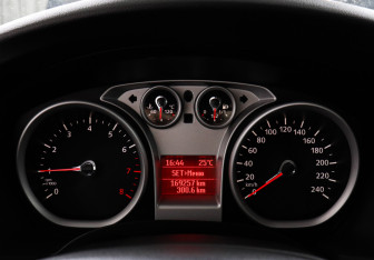 Подержанный автомобиль Ford Focus Sedan 2010 года (7 фото)