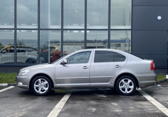 Подержанный автомобиль Skoda Octavia Liftback 2013 года (8 фото)