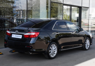 Подержанный автомобиль Toyota Camry Sedan 2014 года (5 фото)