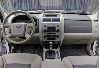 Подержанный автомобиль Ford Escape 2007 года (13 фото)