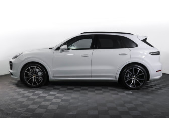 Подержанный автомобиль Porsche Cayenne 2018 года (8 фото)