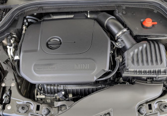 Подержанный автомобиль MINI Hatch 2022 года (9 фото)