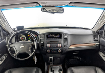 Подержанный автомобиль Mitsubishi Pajero 2008 года (14 фото)