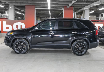 Подержанный автомобиль Kia Sorento 2010 года (8 фото)