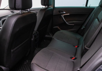 Подержанный автомобиль Opel Insignia Sedan 2013 года (11 фото)
