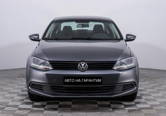 Подержанный автомобиль Volkswagen Jetta Sedan 2014 года (2 фото)