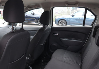 Подержанный автомобиль Renault Logan Sedan 2019 года (10 фото)