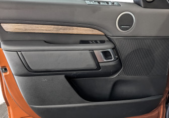 Подержанный автомобиль Land Rover Discovery 2019 года (19 фото)