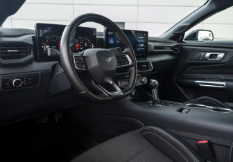 Подержанный автомобиль Ford Mustang Coupe 2023 года (13 фото)