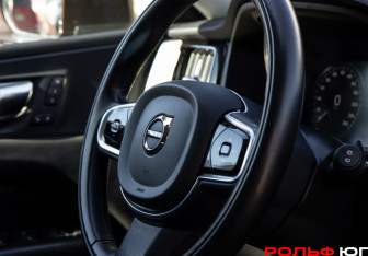 Подержанный автомобиль Volvo XC60 2021 года (16 фото)