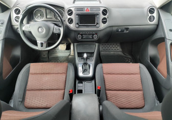 Подержанный автомобиль Volkswagen Tiguan 2011 года (10 фото)