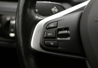 Подержанный автомобиль BMW X1 2015 года (12 фото)
