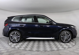 Подержанный автомобиль BMW X1 2025 года (6 фото)