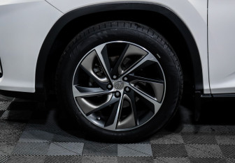 Подержанный автомобиль Lexus RX 2016 года (15 фото)