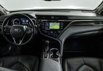 Подержанный автомобиль Toyota Camry Sedan 2020 года (12 фото)