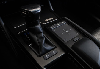Подержанный автомобиль Lexus ES 2021 года (26 фото)