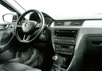 Подержанный автомобиль Skoda Rapid Liftback 2014 года (7 фото)