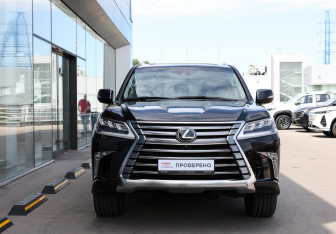 Подержанный автомобиль Lexus LX 2021 года (2 фото)