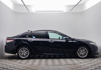 Подержанный автомобиль Toyota Camry Sedan 2018 года (4 фото)