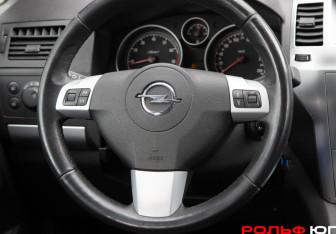 Подержанный автомобиль Opel Zafira Compactvan 2013 года (12 фото)