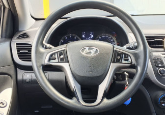 Подержанный автомобиль Hyundai Solaris Sedan 2016 года (13 фото)